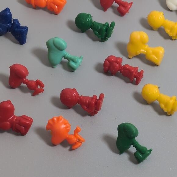 Vintage 70's Peanuts Snoopy Pushpins Lot - Picture 4 of 5